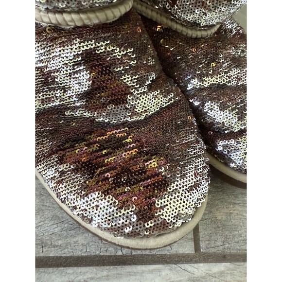 UGG 3353 Classic Short Sparkle Sequin Boots Reversible Gold Bronze Size 8 - Picture 1 of 5